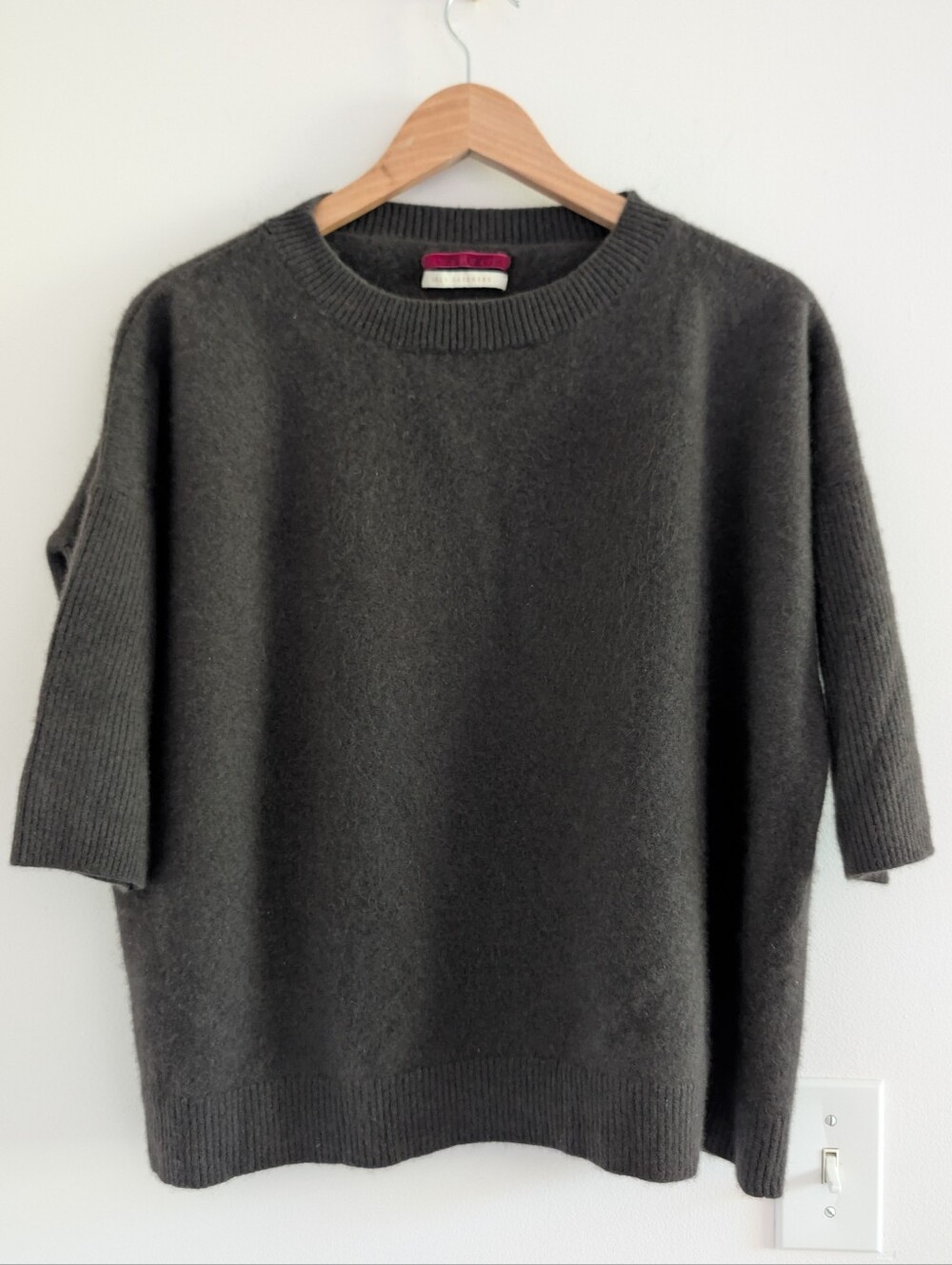 Cashmere Women's Crewneck Sweater in Dark Charcoal